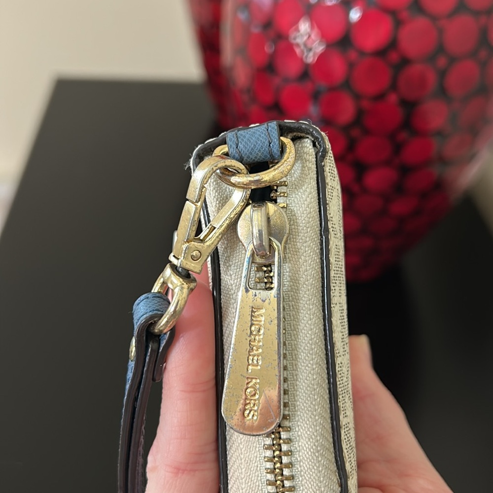 MICHAEL Michael Kors Illustrations Fly Away Travel Continental Wallet - Picture 10 of 16